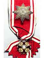 Знак Ордена Станислава 1-ой степени на чересплечной ленте. Золото, эмаль; чеканка, гравировка. Учрежден в 1765 г. в Польше;в России - с 1831 г.